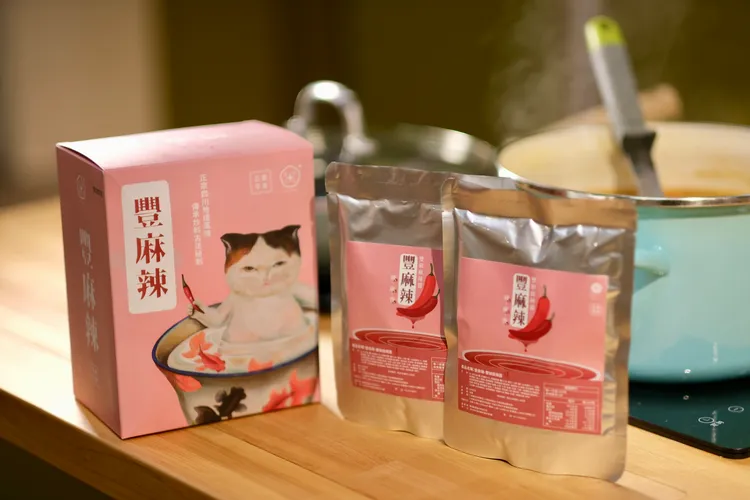 「豐麻辣」選用四川的青花椒和屏東的朝天椒，加上台灣麻辣火鍋的始祖寧記辣醬加乘，麻辣感溫厚。陳志淵攝