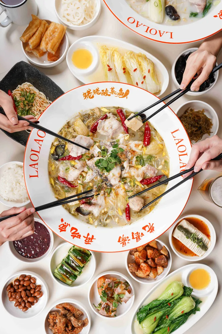 即日起至4/16，凡消費滿888元即贈人氣點心優惠券一張。業者提供