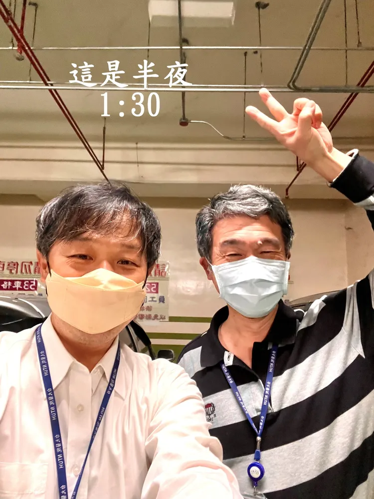 兩位醫師都相當和藹親切。引自施景中臉書