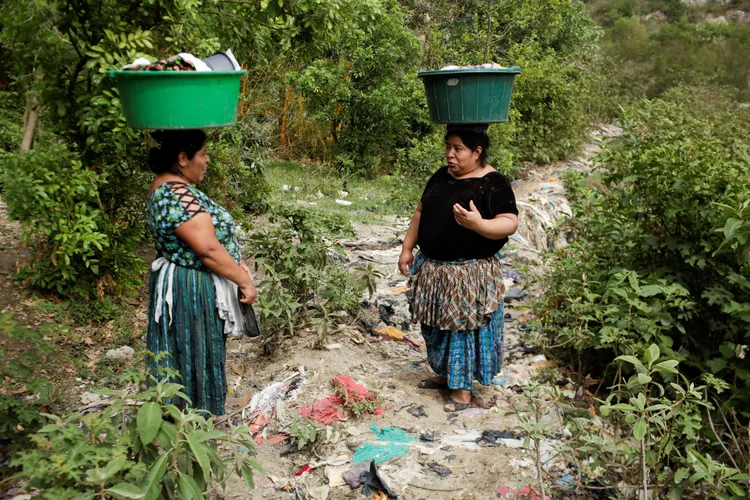 因為生活避不開垃圾，於是把髒亂視為日常。路透社