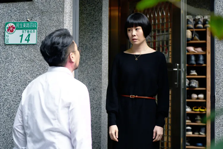 黃健瑋（左）攜手現實老婆蔡亘晏扮演夫妻。Netflix提供