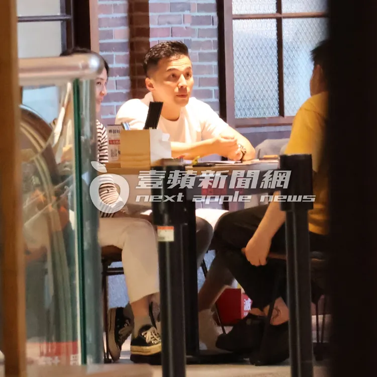 講到重點之處，阿緯（左）表情生動活潑。特勤中心攝