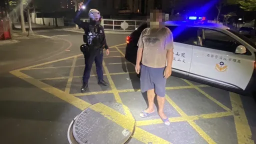 有夠瞎!撬開人孔蓋辯稱錢掉下去 警:那這些齊全的工具是?