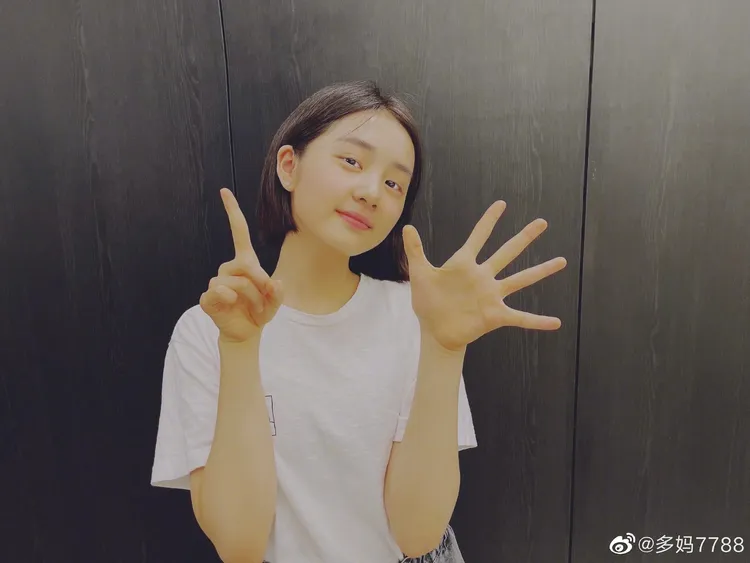 17歲的多多遺傳媽媽美貌。翻攝孫莉微博