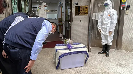 同樣是鞠躬!馬英九跟狒狒搏版面輸慘了 立委點出關鍵