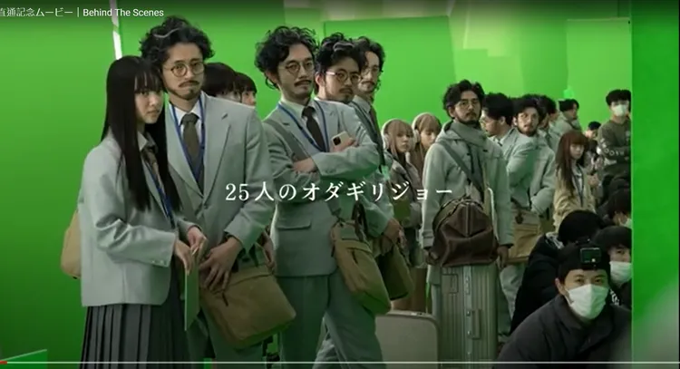 現場飾演小田切讓的父親和女兒超多人擠在片場。引自相鉄グループ公式YT

