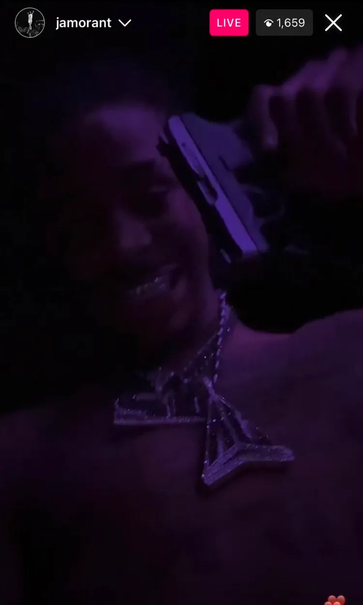 莫蘭特公然亮相。    翻攝 гenzy twitter