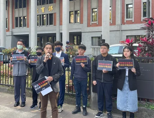 「無菸大學」上路惹怒大學生 7人赴教部抗議喊緩衝1年