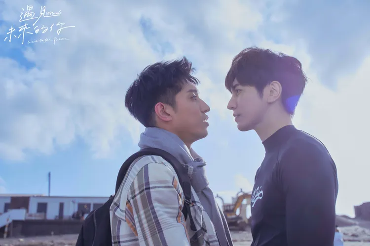 徐韜（左）在海邊落淚向陳璽安表白。LINE TV提供