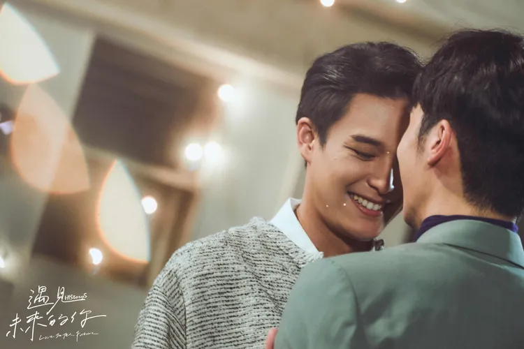 安俊朋（左）與林嘉威飾演無血緣兄弟，在《HIStory5-遇見未來的你》修成正果。LINE TV提供