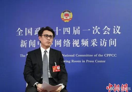 《偽裝者》靳東無畏後輩訕笑「喋喋不休大叔」 中國兩會提案聚焦老人遺囑