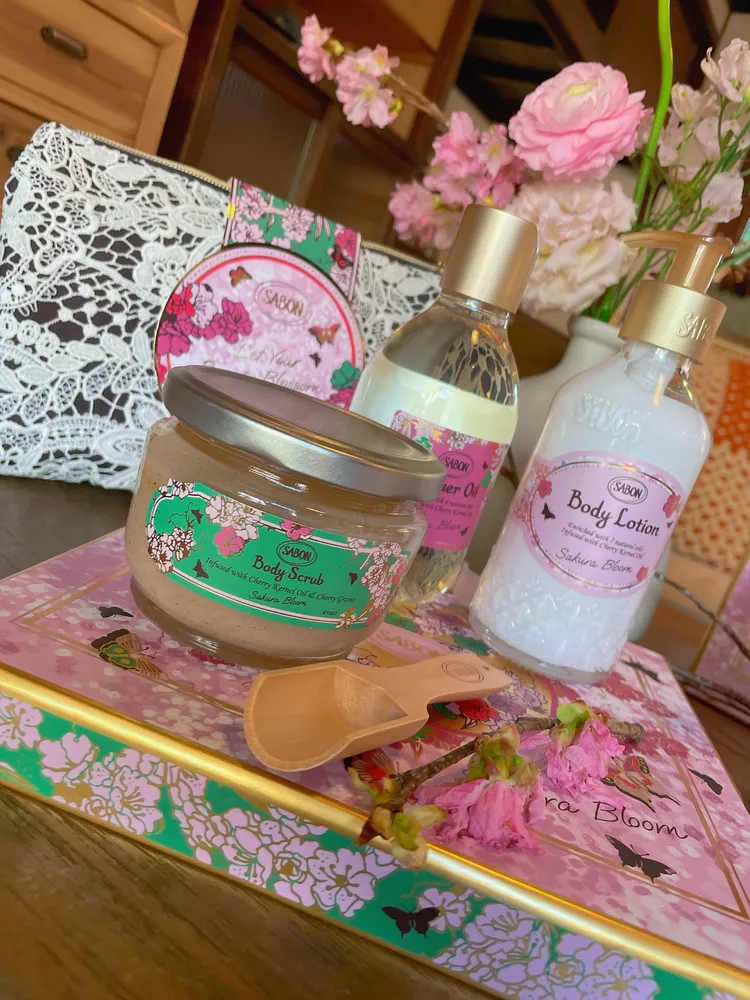 花霞之境明星三部曲禮盒，3980元。張家玲攝