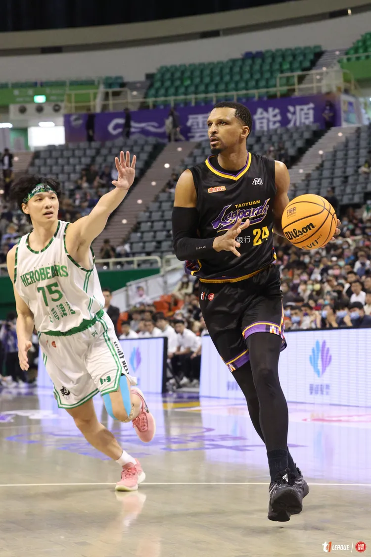 艾夫伯(右)沒有苛責呂蔡瑜倫。T1聯盟