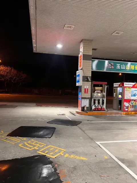 原PO白天做工程，晚上在加油站工作。翻攝《Dcard》論壇