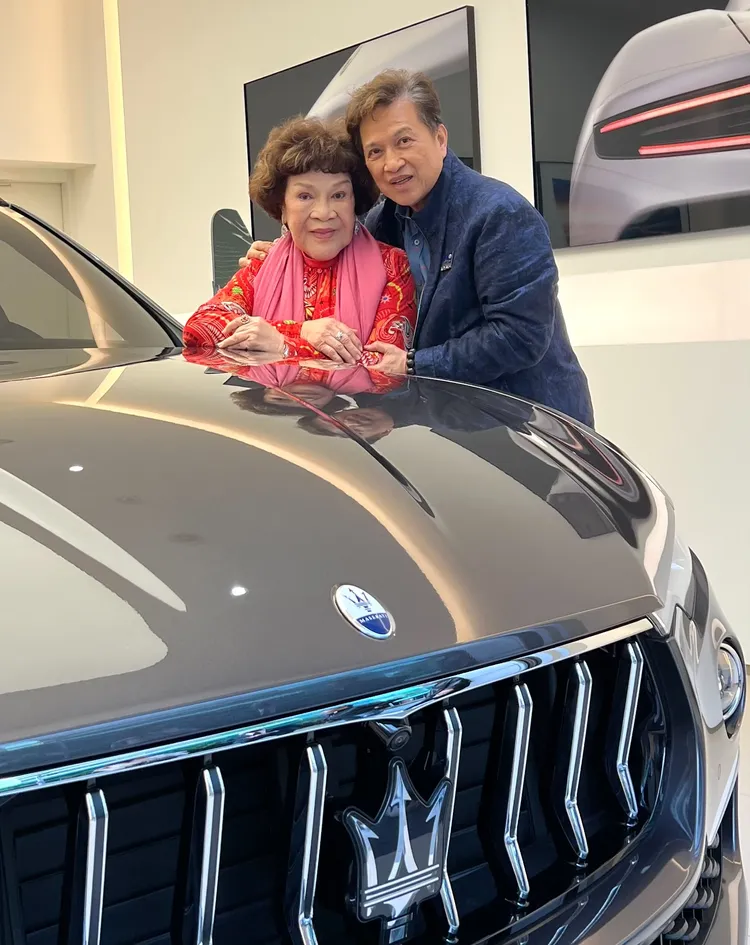 李朝永（右）將載著阿姑全台趴趴走。李朝永提供