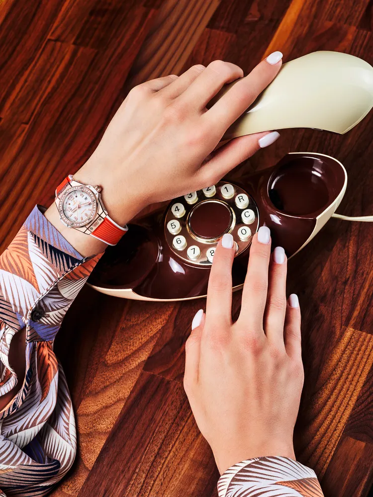 Big Bang One Click 18K皇金自動上鍊鑽錶，78萬2000元。品牌提供