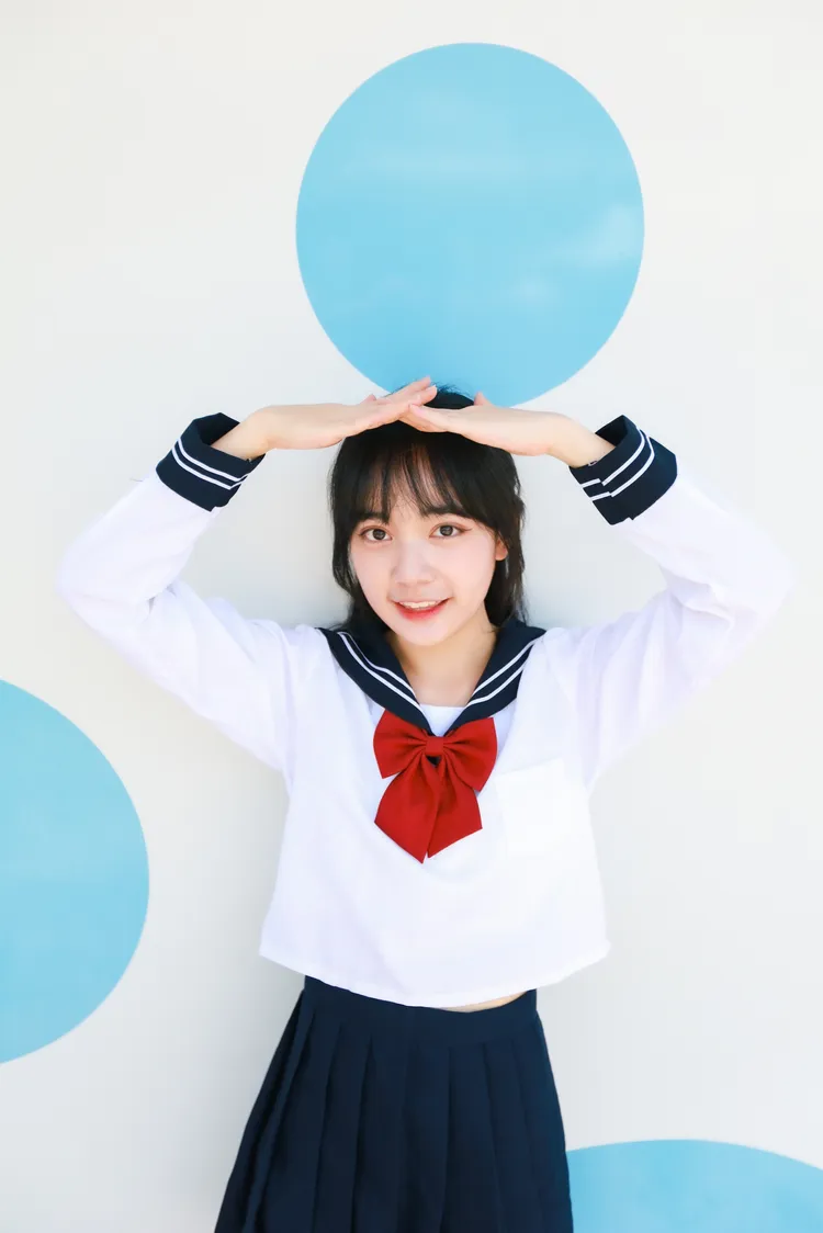 可愛的學生造型難不倒加加。