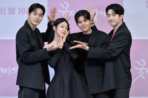 《黑暗榮耀》小涎鎮轉性當闆娘 辛叡恩周旋3花美男自爆「想被愛」