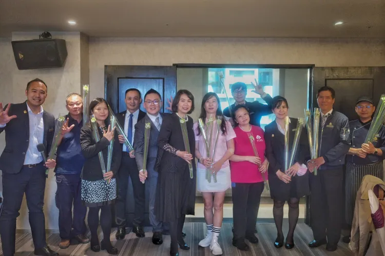 大地酒店八周年，董事長王雪梅邀請8年來曾入住的旅客回娘家，憑感謝函上的折扣碼再次入住，即可獲得888元餐飲抵用金。業者提供