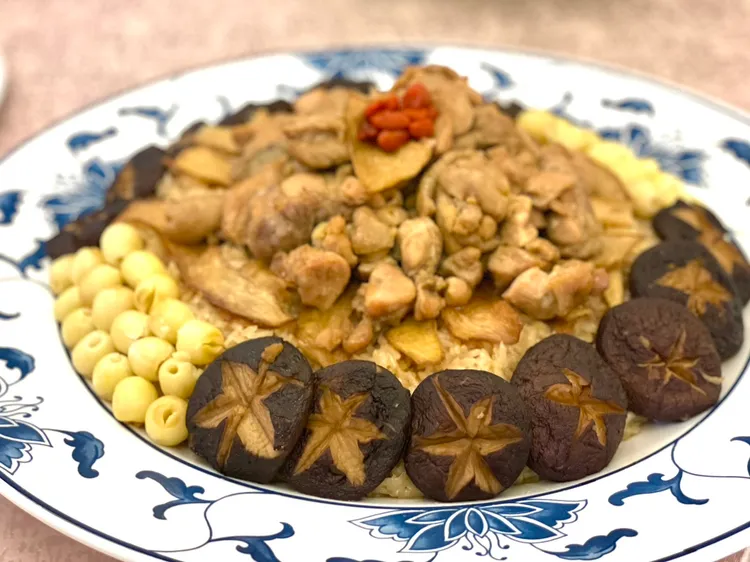 蔡康永最愛的奇岩一號「麻油雞酒飯」。曾仲葳攝