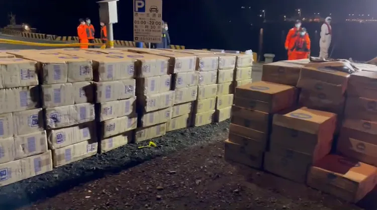 查獲未稅香菸。海巡署提供