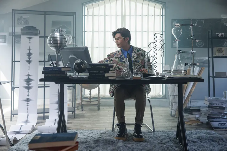 炎亞綸以幽默自嘲方式將地質學家寫成歌。索尼提供