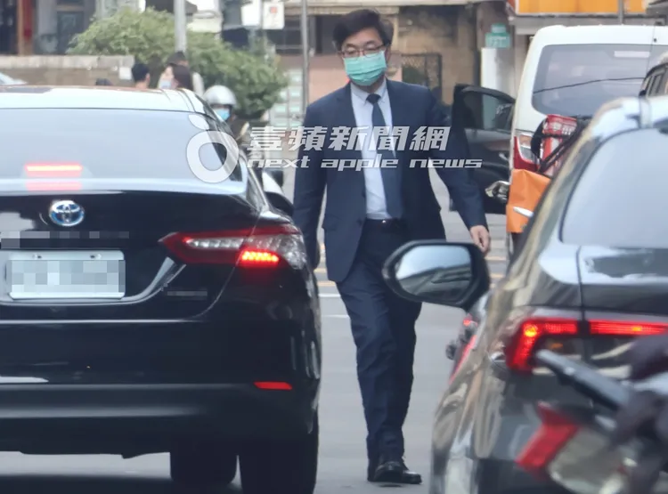 邱仲峯平時搭乘黑色Camry公務車代步，出入有司機接送。特勤中心攝