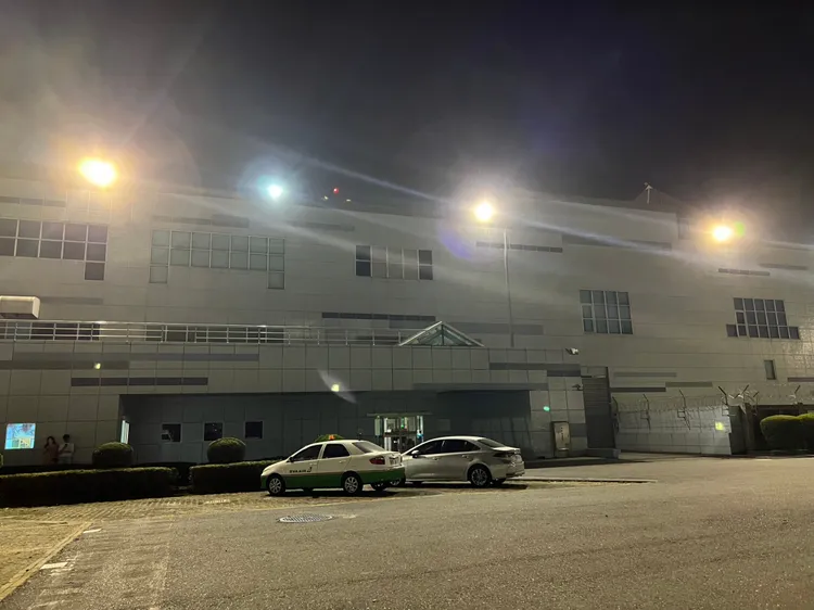 小港機場供私人飛機辦手續的商務中心已經關閉。陳薇安攝