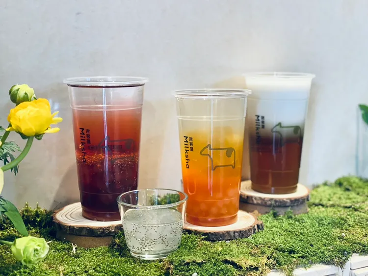 從左到右分別為蜜啵雪寶、柚蜜白玉、蜜香烏龍拿鐵。曾仲葳攝