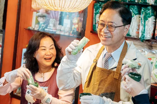 國際婦女節與新住民有約！　張善政體驗手做生春捲