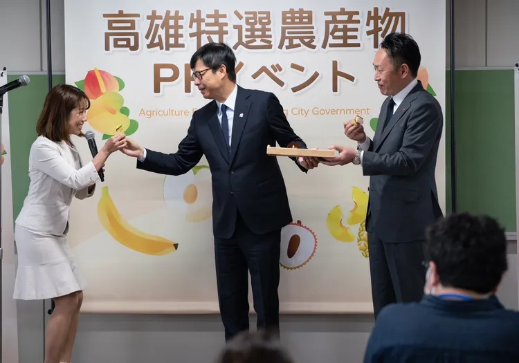 陳其邁訪日，首站力推高雄蜜棗首進大型超市。高市府提供