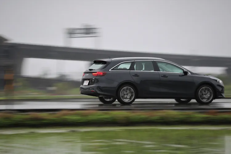 加入48V輕油電科技的1.5升汽油渦輪引擎，不僅擁有160匹馬力輸出，同時也將油耗進一步從16.5km/L拉抬到19km/L的水準。林浩昇攝