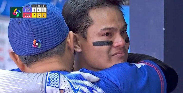 張育成賽後哭了。 翻攝@Lucky_B_F推特