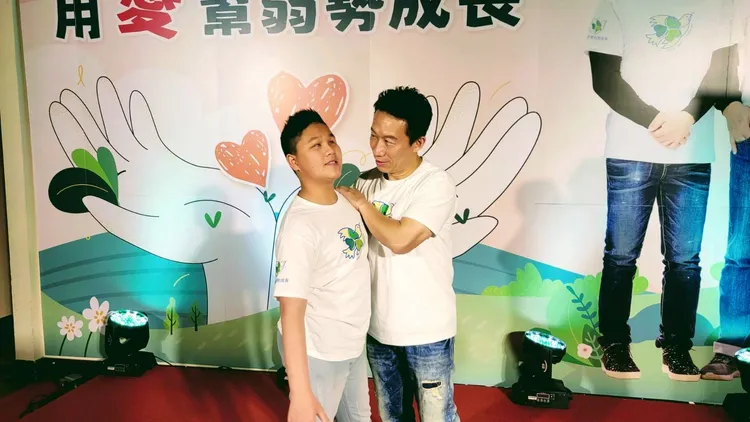 郭子乾(右)今年工作滿檔。葉文正攝