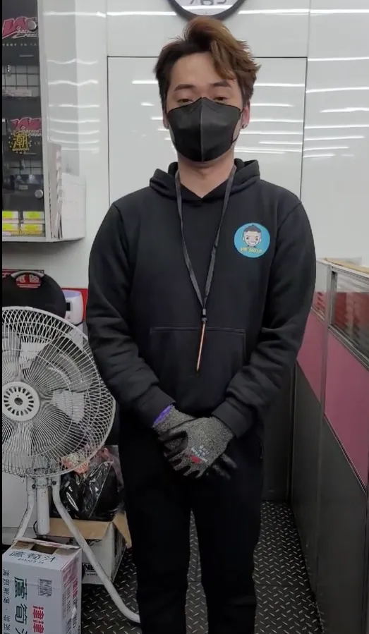 機車行店長出面道歉。翻攝自臉書