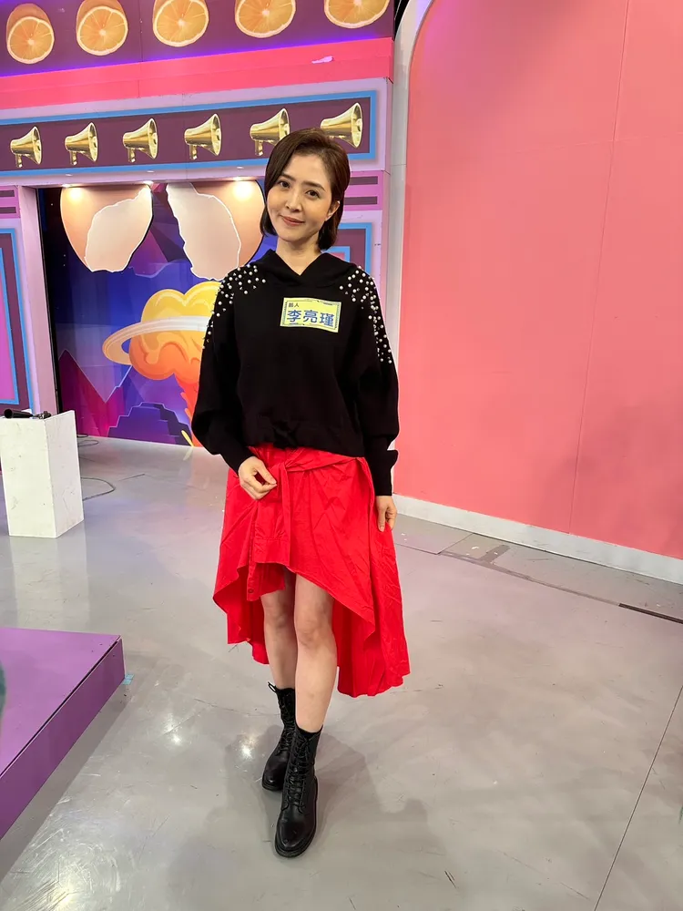 李亮瑾剷肉成功，大秀鉛筆腿。黃盈容攝