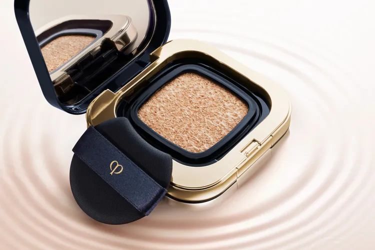 肌膚之鑰水潤光采氣墊粉霜共有8色選，各3300元、補充蕊各3000元。品牌提供