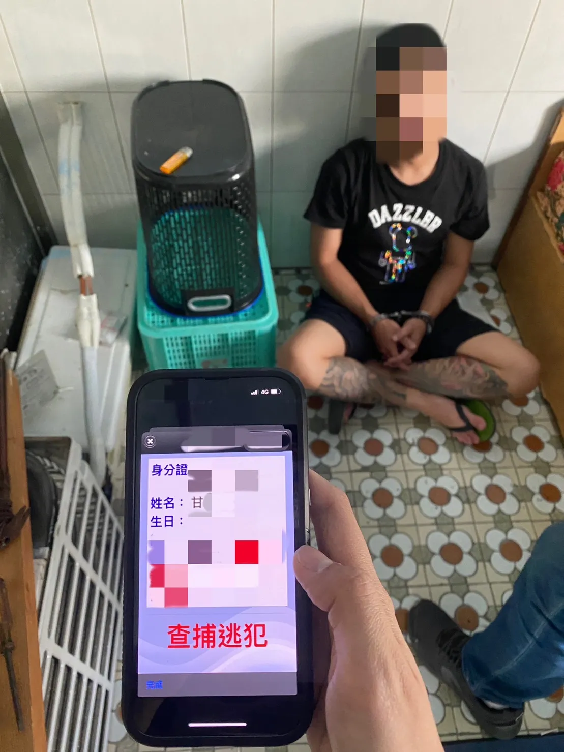 甘姓男子謊報雙胞胎弟弟身份,卻因右臉比弟弟多了顆黑痣,被警識破。讀者提供