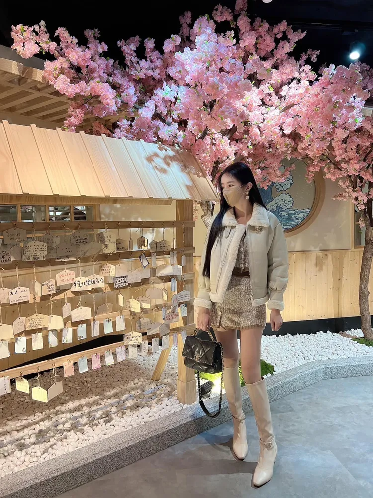 連千毅貼出娜美長腿美照。翻攝自連千毅臉書