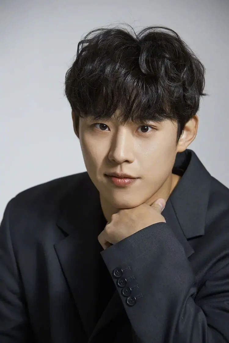 金聖喆代替劉亞仁演出Netflix電視劇《地獄公使2》。翻攝naver