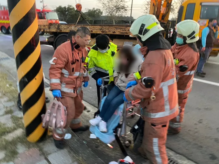 警消救護。新竹市消防局提供