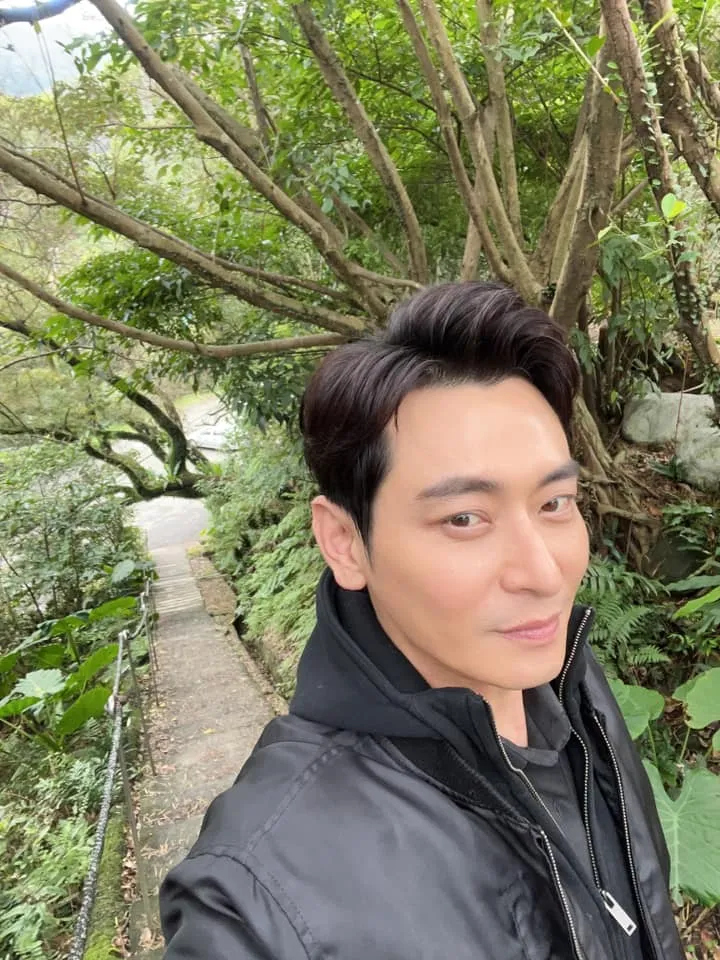 陳冠霖看似不滿女方又重提往事並暗指他不負責任不探望女兒，臉書反擊。引自陳冠霖臉書