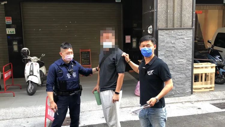 警方將隨機打人的曾姓男子移送法辦。讀者提供