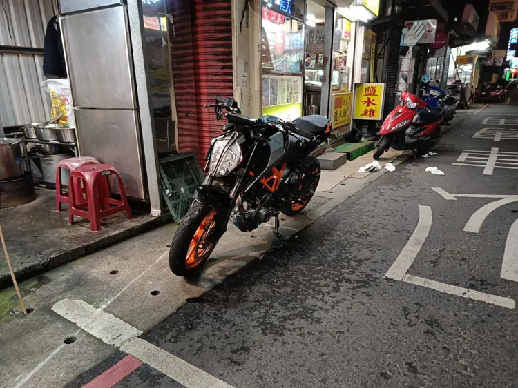 肇事的黃牌重機。警方提供