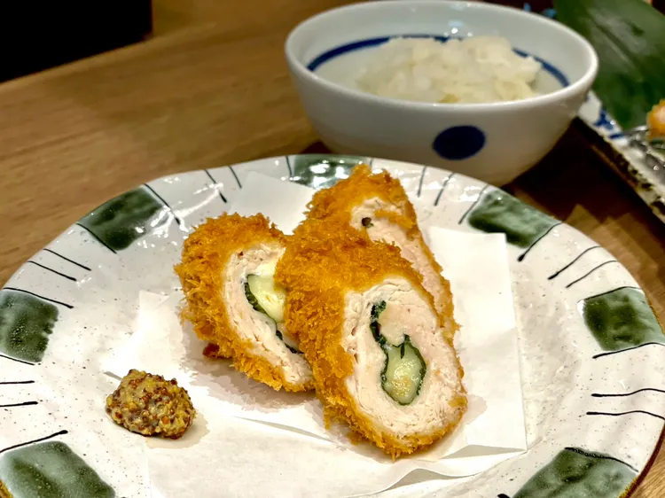 勝政「起士雞排捲」，售價90元。曾仲葳攝