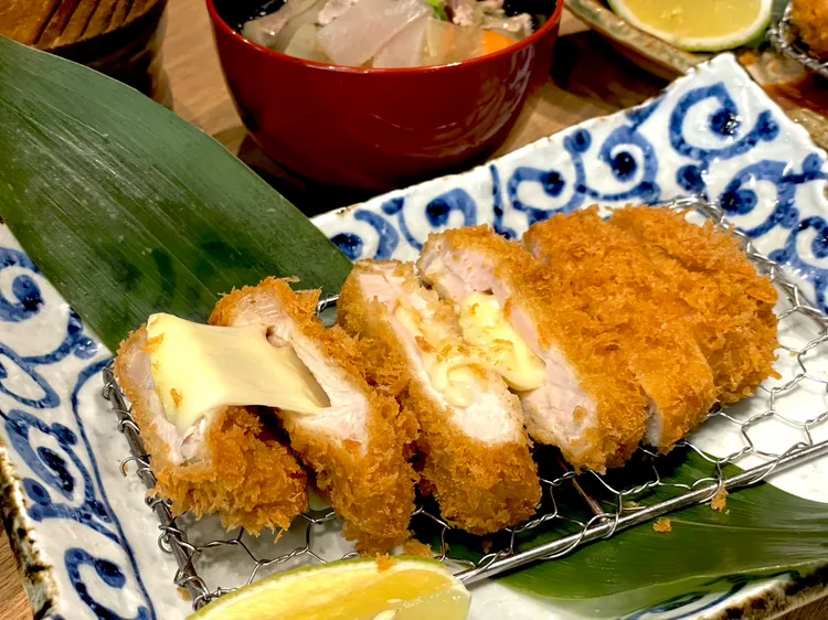 勝政「起士里肌豬排套餐」，售價340元。曾仲葳攝