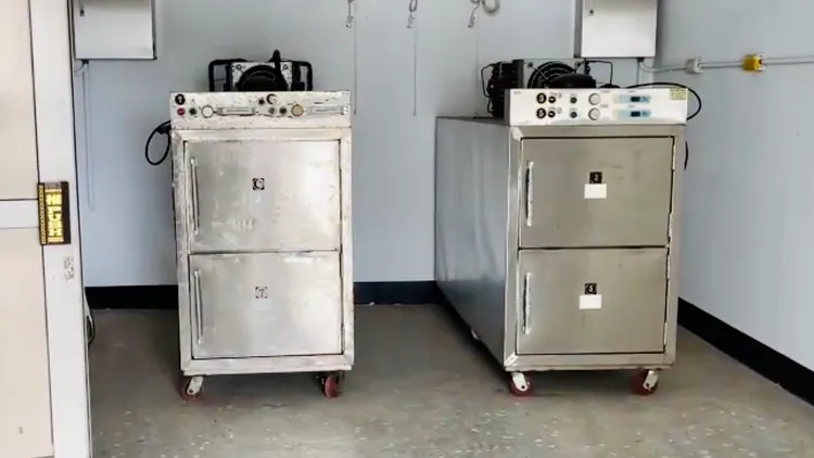 當天只有3號、6號冰櫃有冰存大體。讀者提供