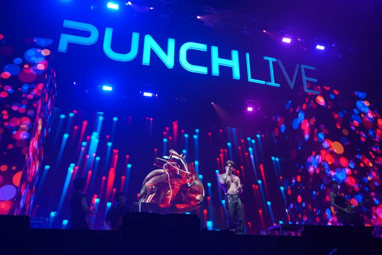 Tyson Yoshi嗨到脫上衣。尚慶創意提供