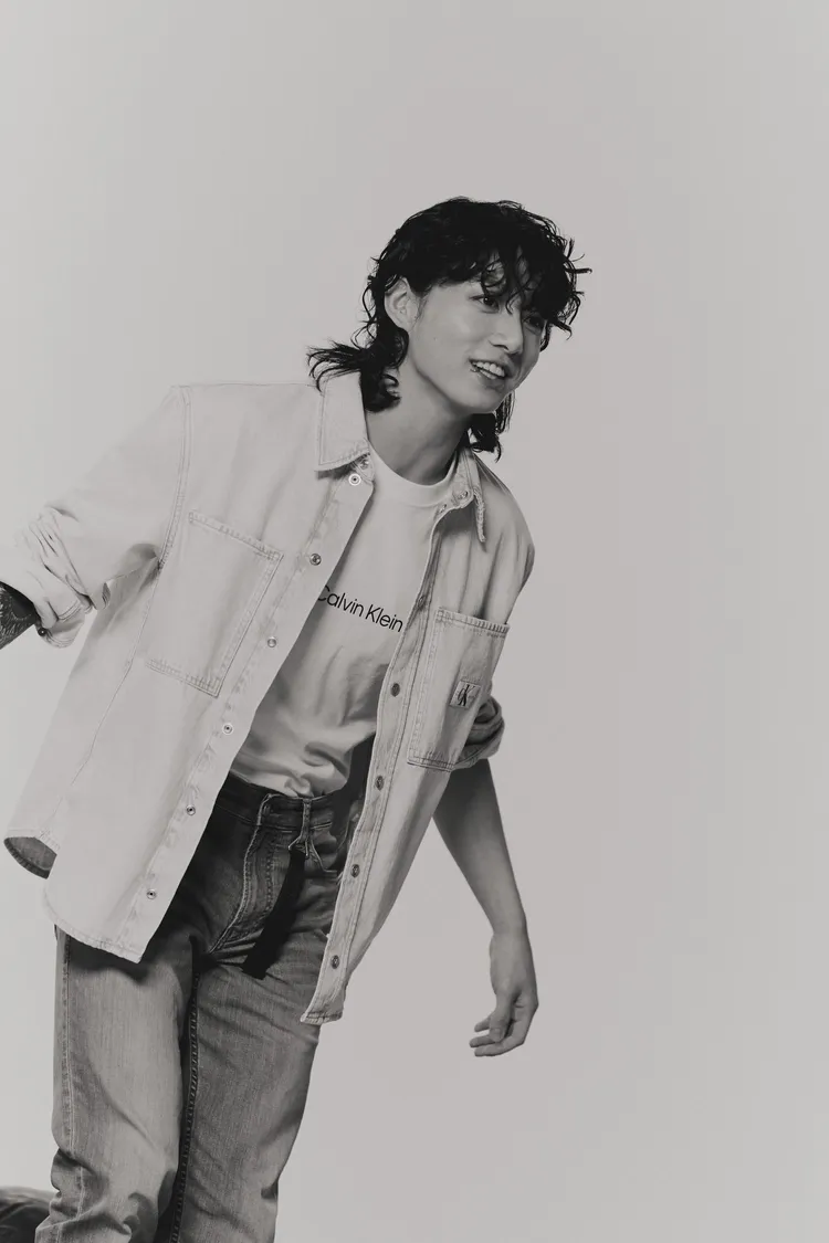 柾國演繹Calvin Klein 2023春季系列拍攝花絮照。品牌提供