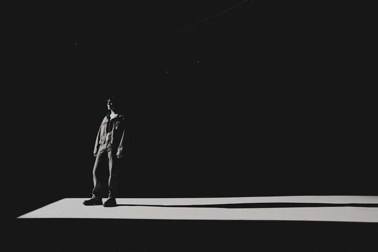 柾國演繹Calvin Klein 2023春季系列拍攝花絮照。品牌提供